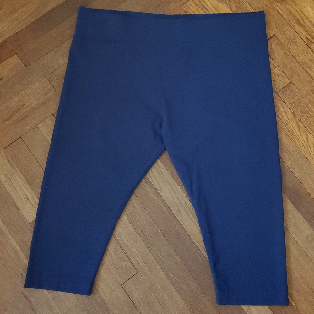 LOGO Navy Capri Pants
